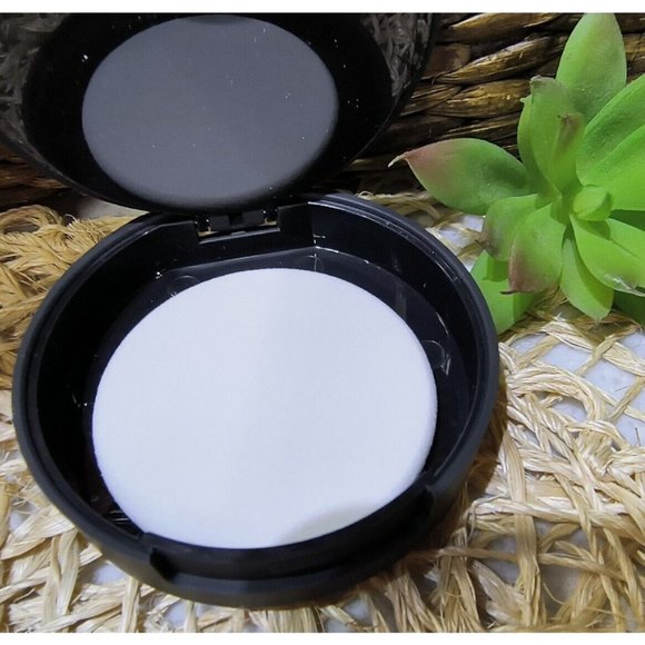 IT Cosmetics Bye Bye Pores Pressed Powder, Translucent Airbrush Finish, 0.31 oz. - Picture 8 of 8